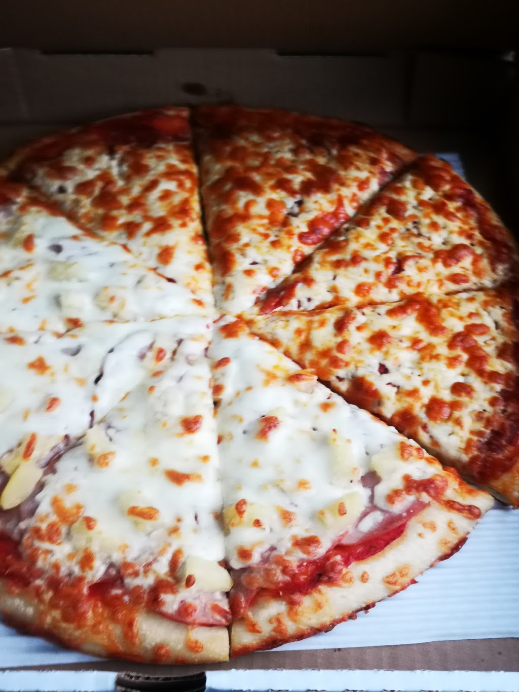 Paradise Pizza | 3867 Squilax-Anglemont Rd, Scotch Creek, BC V0E 1M5, Canada | Phone: (250) 955-2110