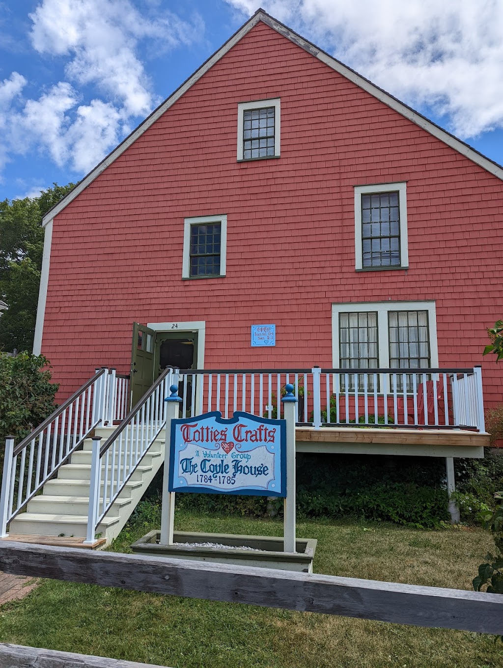 Totties Crafts | 24 Dock St, Shelburne, NS B0T 1W0, Canada | Phone: (902) 875-2584