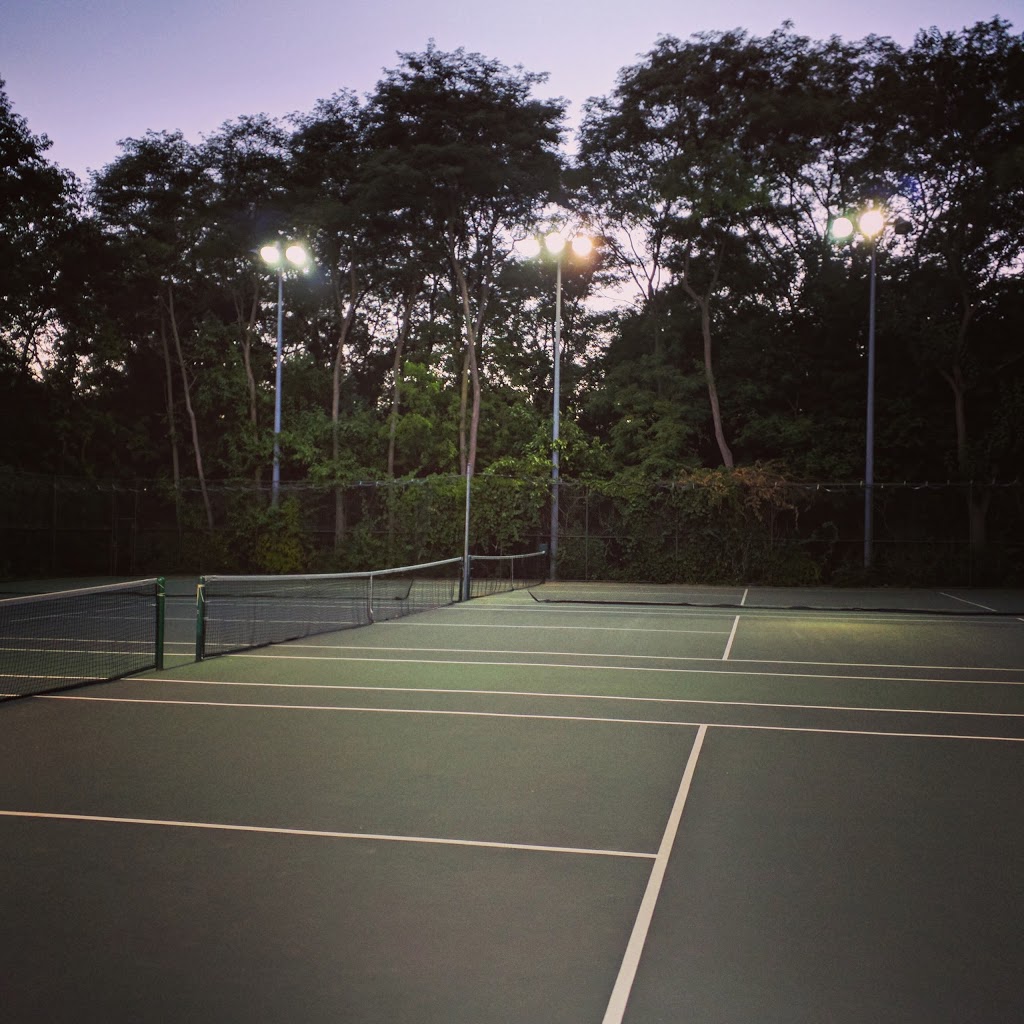 Howard Park Tennis Club | 430 Parkside Dr, Toronto, ON M6R 2Z3, Canada | Phone: (416) 769-5600