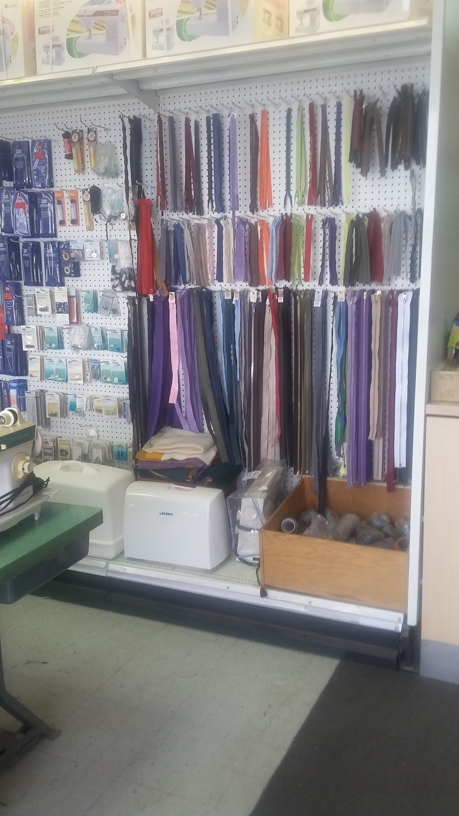 High Top Tailor | 700 Strasburg Rd, Kitchener, ON N2E 2M2, Canada | Phone: (519) 579-9709