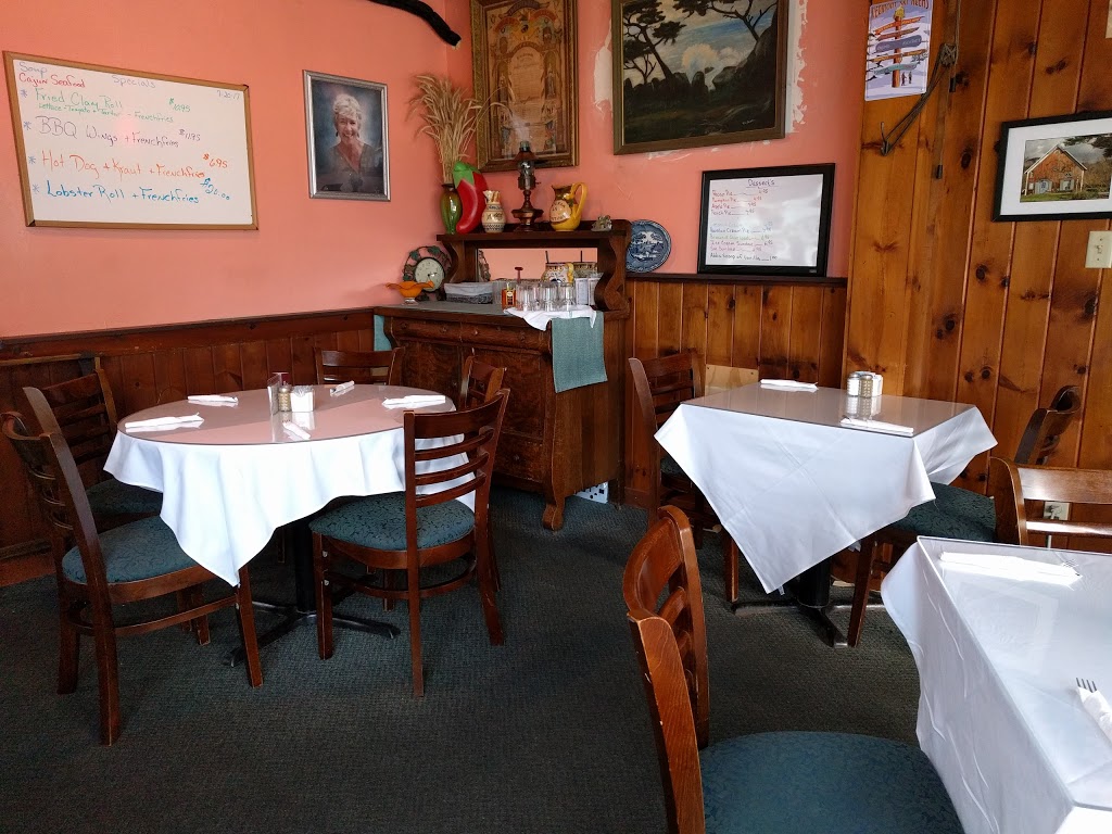 Bernies Restaurant | 72 Main St, Montgomery Center, VT 05471, USA | Phone: (802) 326-4682