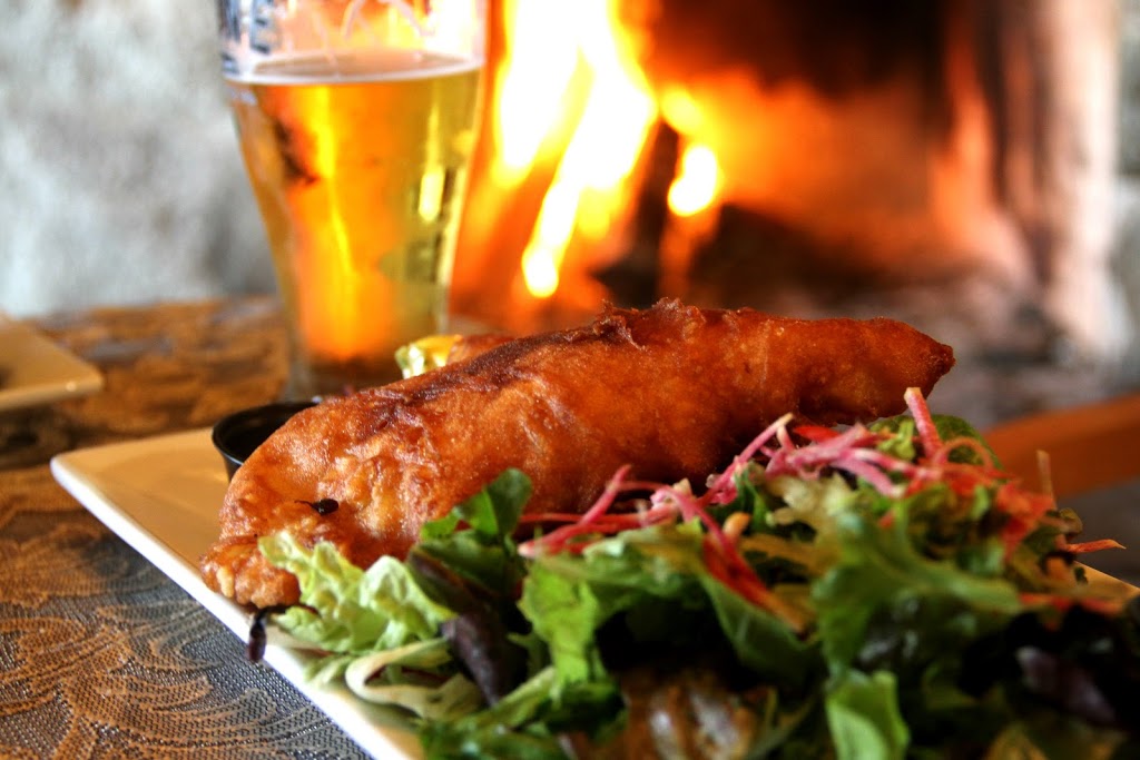 Surf Lodge and Pub | 885 Berry Point Rd, Gabriola, BC V0R 1X1, Canada | Phone: (250) 247-9231