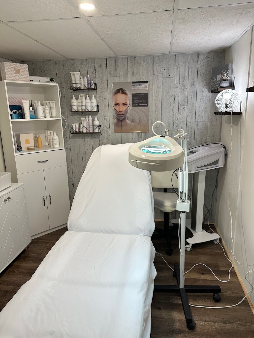 Esthétique Alexime | 923 Rue André Soucy, Pointe-Calumet, QC J0N 1G0, Canada | Phone: (514) 293-7460