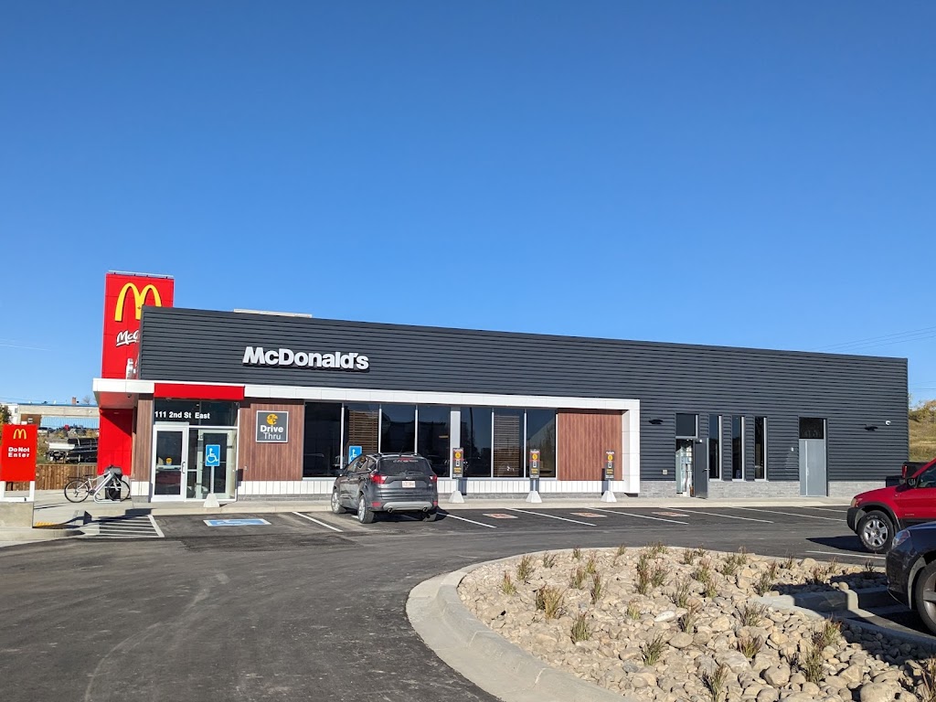 McDonalds | 112 1 St E, Cardston, AB T0K 0K0, Canada | Phone: (587) 787-1629