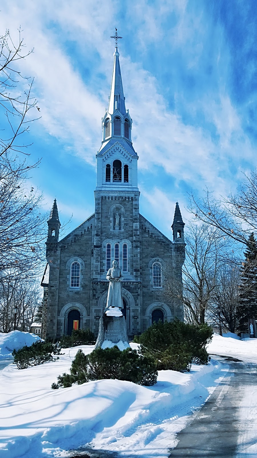 Paroisse Catholique Saint-Joseph-de-Chambly | 164 Rue Martel, Chambly, QC J3L 1V4, Canada | Phone: (450) 658-8111