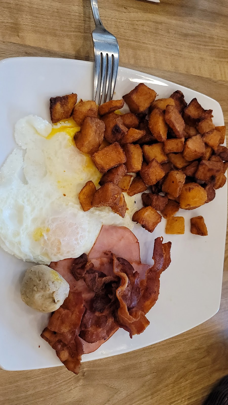 Eggspress Lachute | 425 Av. Béthany, Lachute, QC J8H 4H3, Canada | Phone: (450) 409-0729