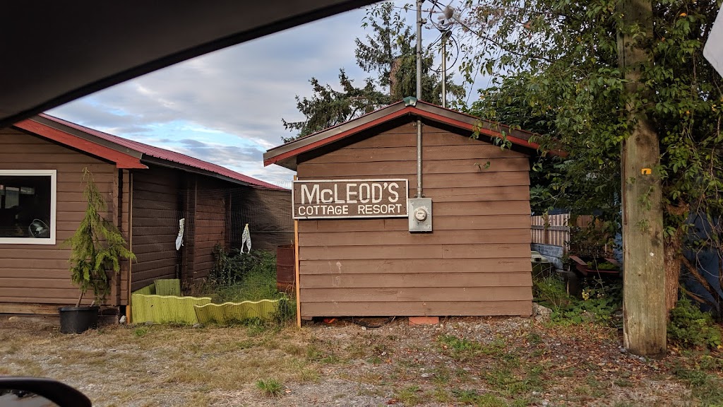 McLeods cottage resort | 8946 Clarkson Ave, Black Creek, BC V9J 1B1, Canada | Phone: (250) 337-5547