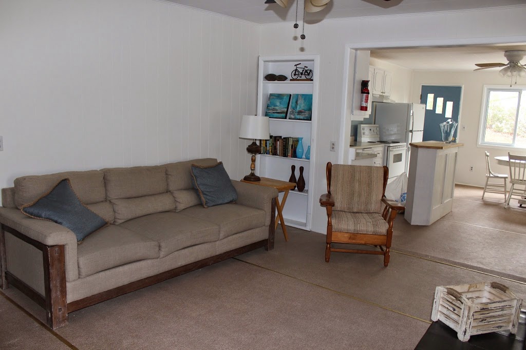 Blue skies Cottage | 16 Elmwood Ave, Grand Bend, ON N0M 1T0, Canada | Phone: (519) 803-5804