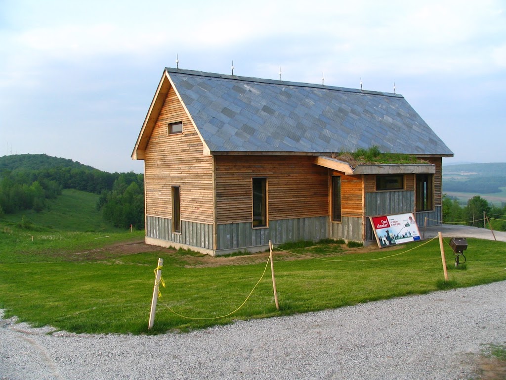 Maison recyclée des Artisans du rebut global | 100 Chemin du Mont Saint Michel, Saint-Norbert-dArthabaska, QC G0P 1B0, Canada | Phone: (819) 357-1756