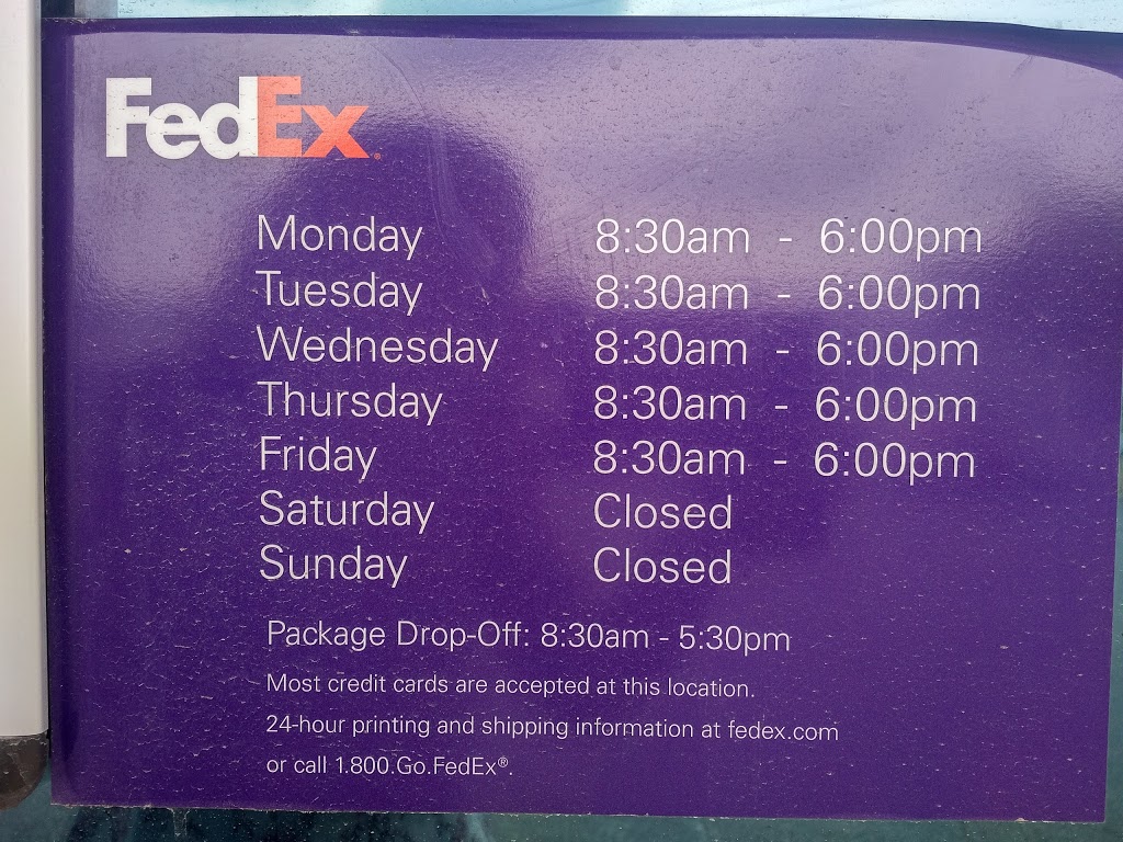 FedEx Ship Centre | 495 Eastchester Ave E, St. Catharines, ON L2M 6S2, Canada | Phone: (800) 463-3339