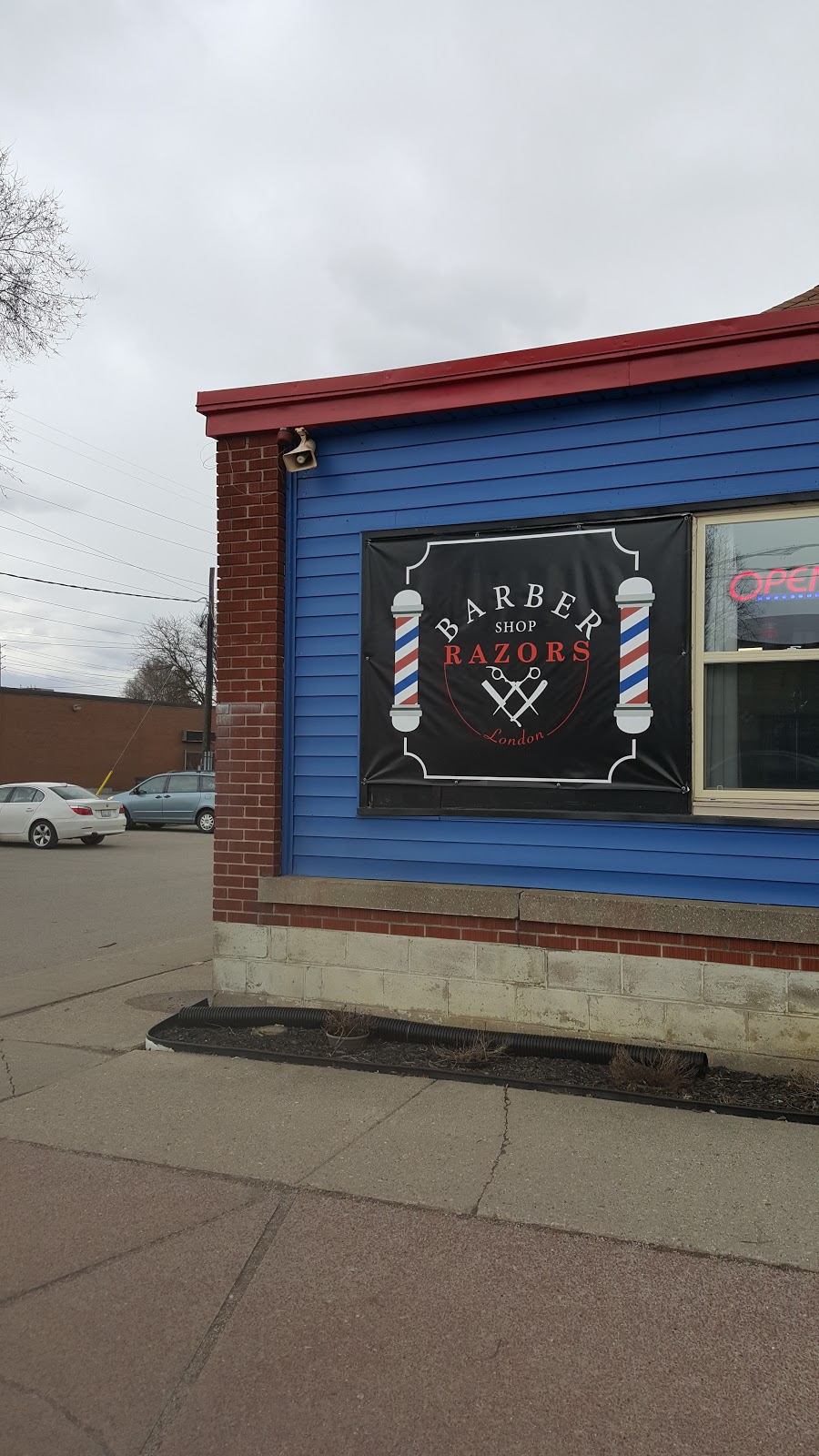 Razors Barber Shop | 1631 Dundas St, London, ON N5W 3C3, Canada | Phone: (226) 270-1210