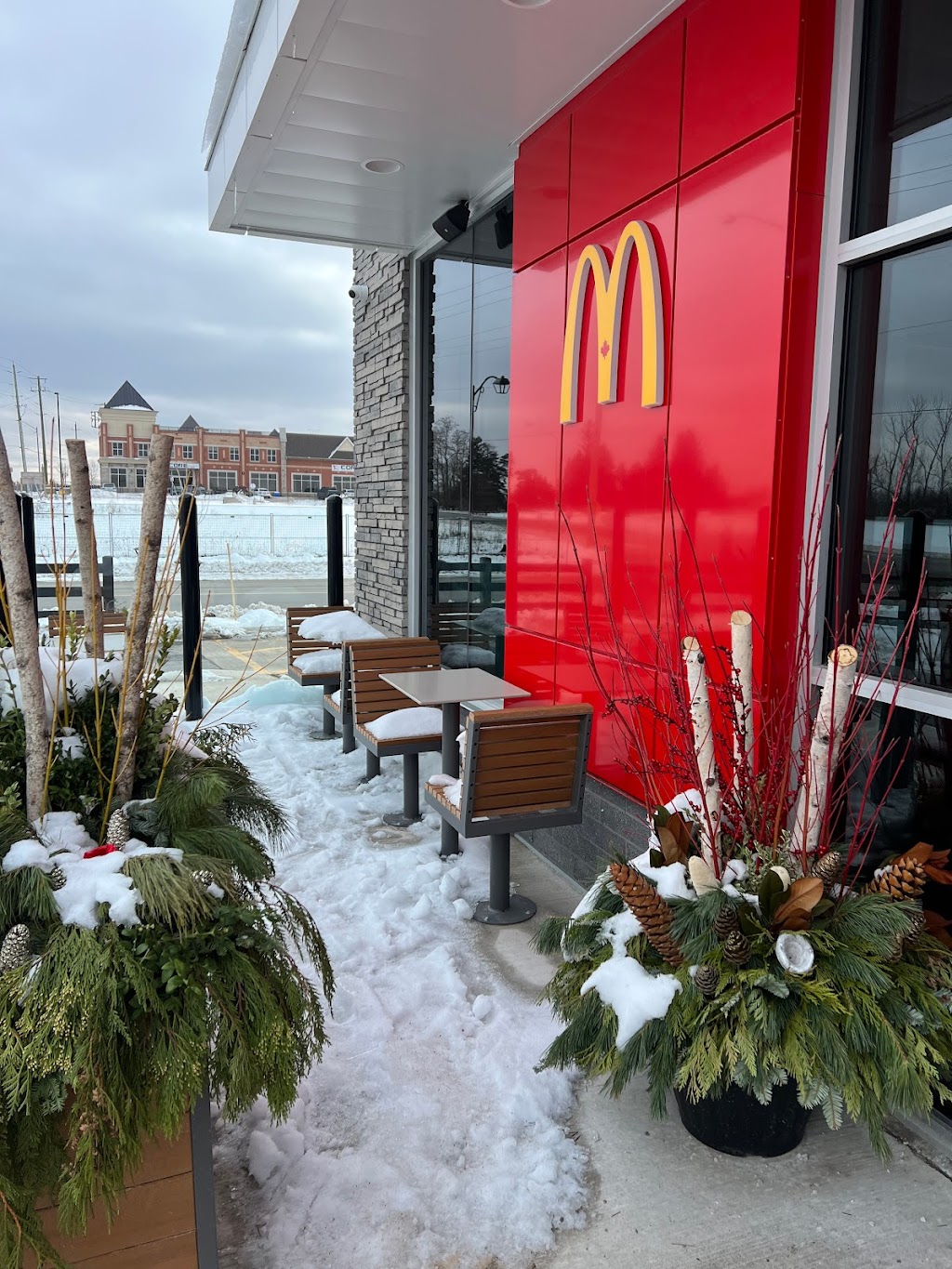 McDonalds | 10 Tatton Ct, King City, ON L7B 1K5, Canada | Phone: (905) 833-8322