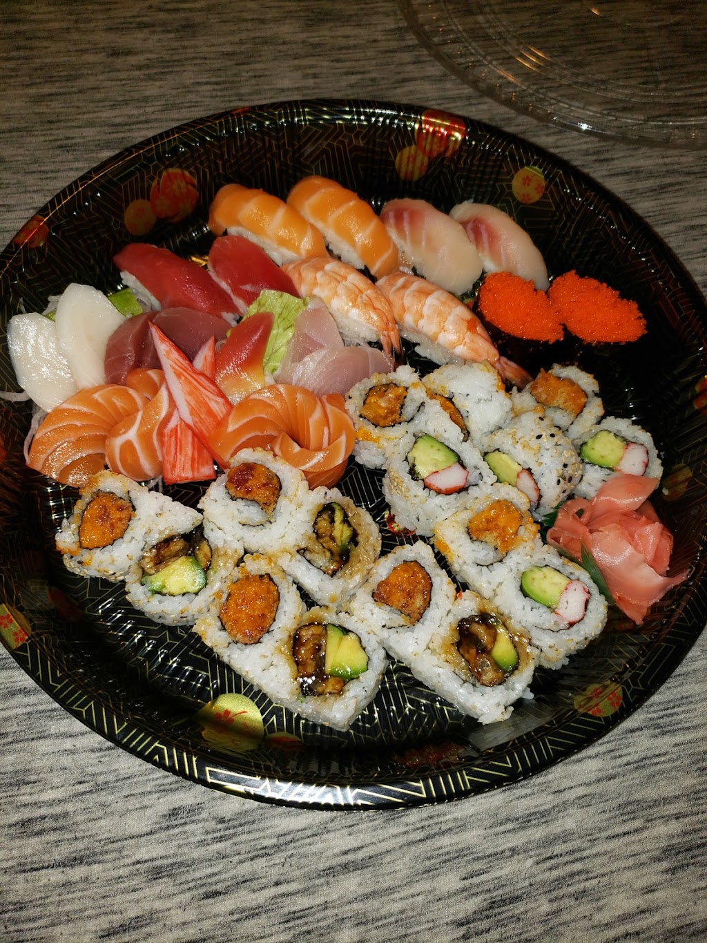 Sushi Huang Japanese Cuisine | 265 Edward St, Aurora, ON L4G 3M7, Canada | Phone: (905) 727-1133
