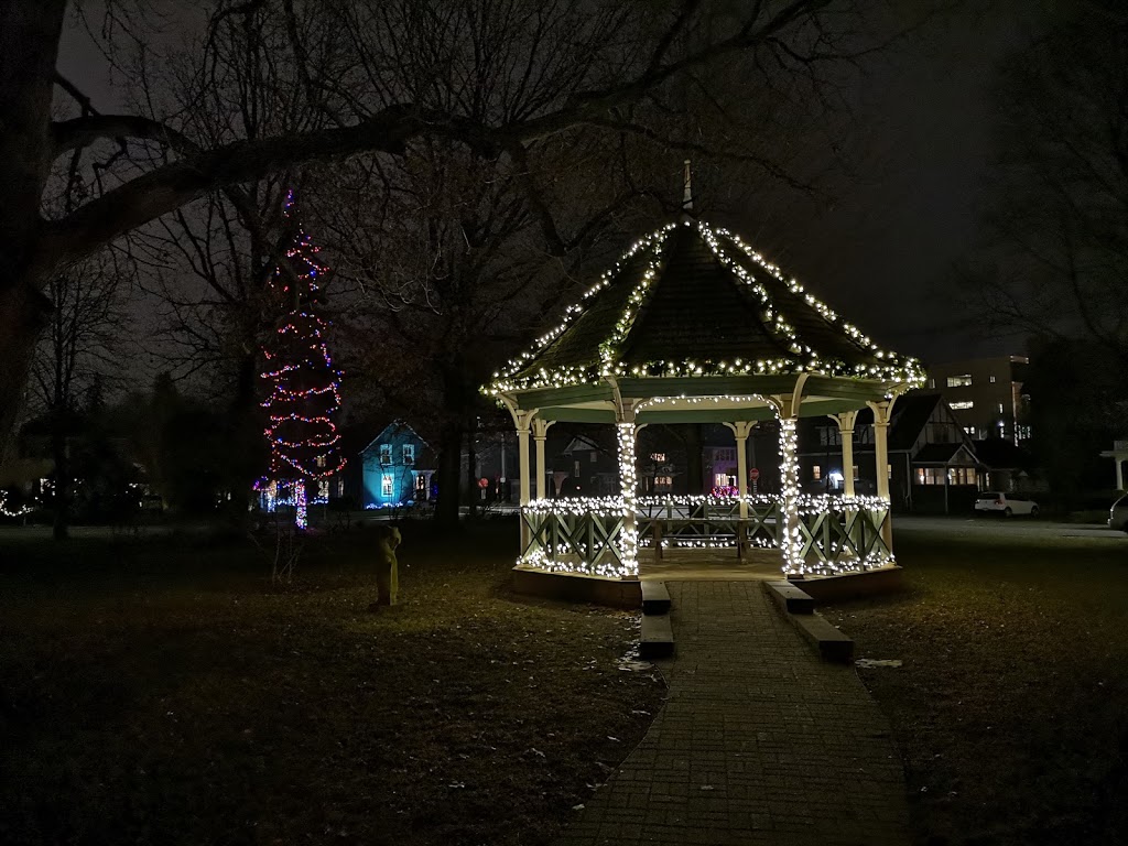 Georges Square Veterans Memorial | Oakville, ON L6J, Canada