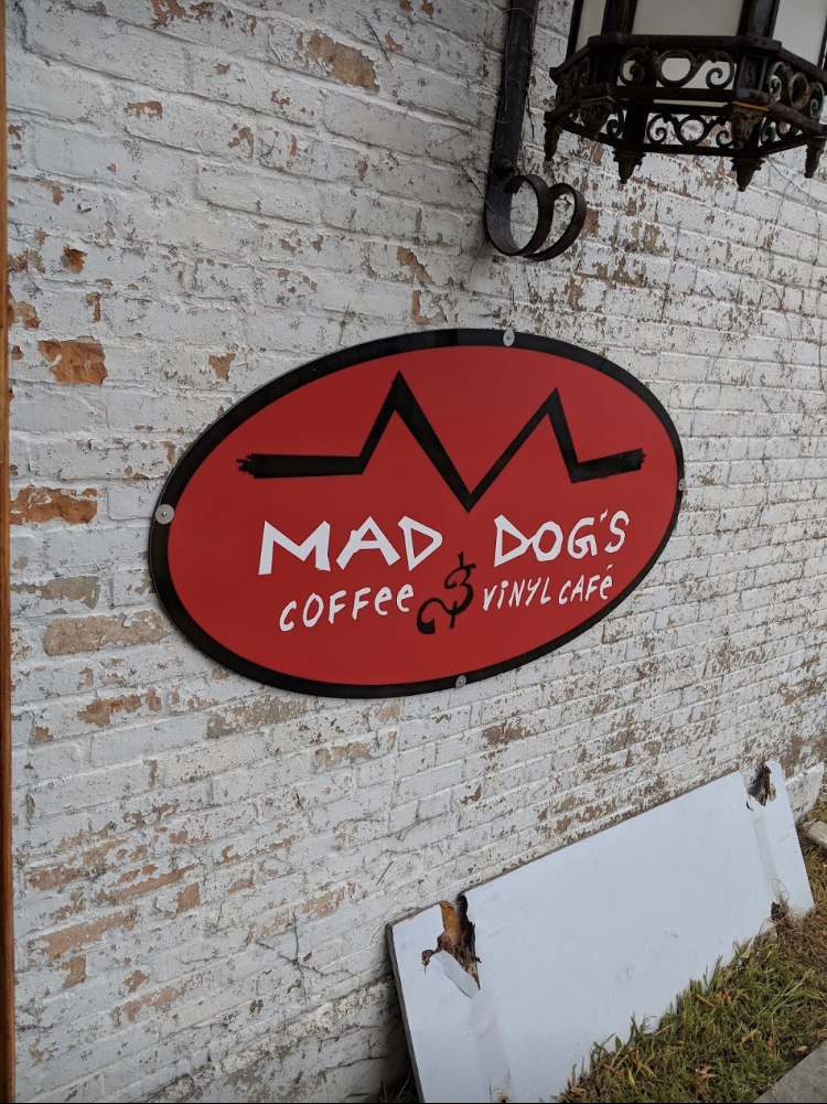 Mad Dogs Vinyl Cafe | 239 Hurontario St, Collingwood, ON L9Y 2M1, Canada | Phone: (705) 445-1900