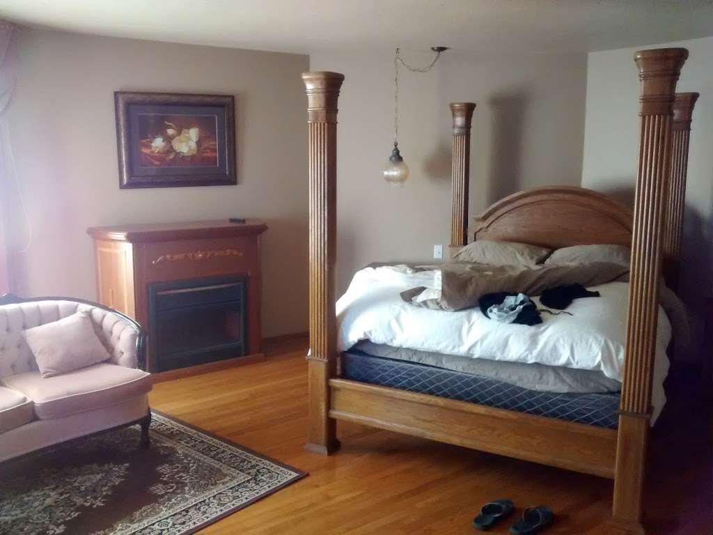 Kasa de Piedra Guesthouse | 4704 BC-3, Osoyoos, BC V0H 1V6, Canada | Phone: (250) 495-6160