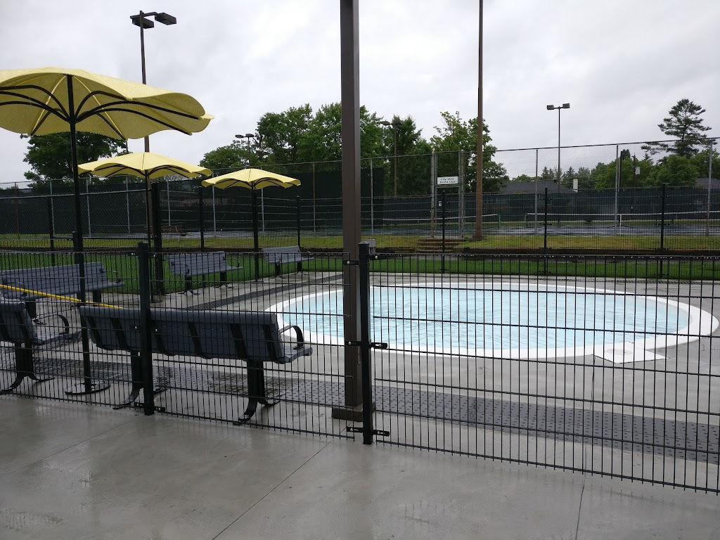 Crestview Outdoor Pool | 56 Fieldrow St, Ottawa, ON K2G 2Y7, Canada | Phone: (613) 225-7250