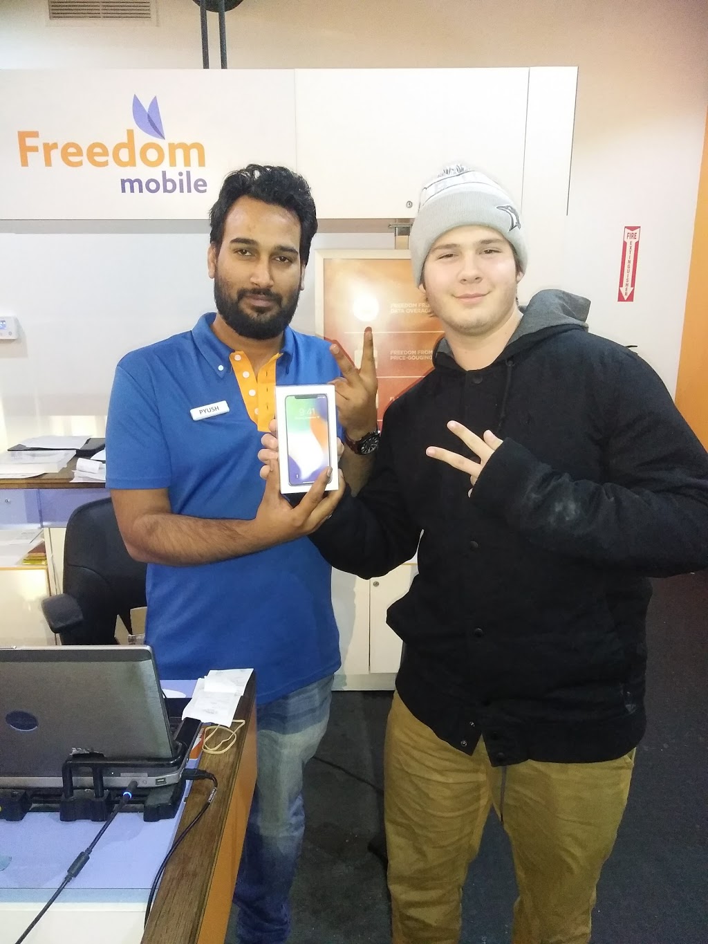 Freedom Mobile | 3505 Upper Middle Road, Walker Place Unit D7, Burlington, ON L7M 4C6, Canada | Phone: (289) 427-5260