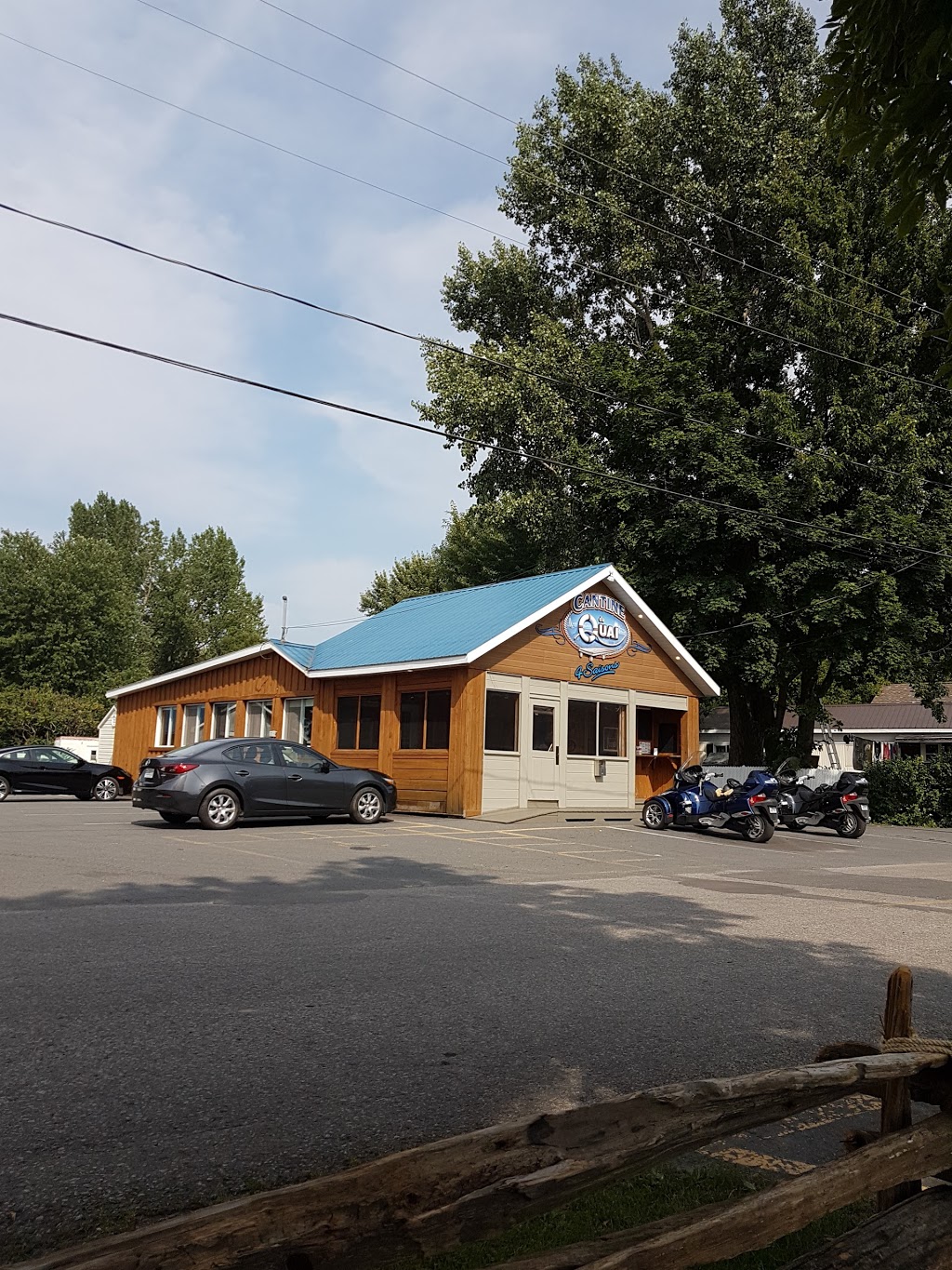 Cantine Du Quai | 244 Rang de lÎle, Pierreville, QC J0G 1J0, Canada | Phone: (450) 568-3664