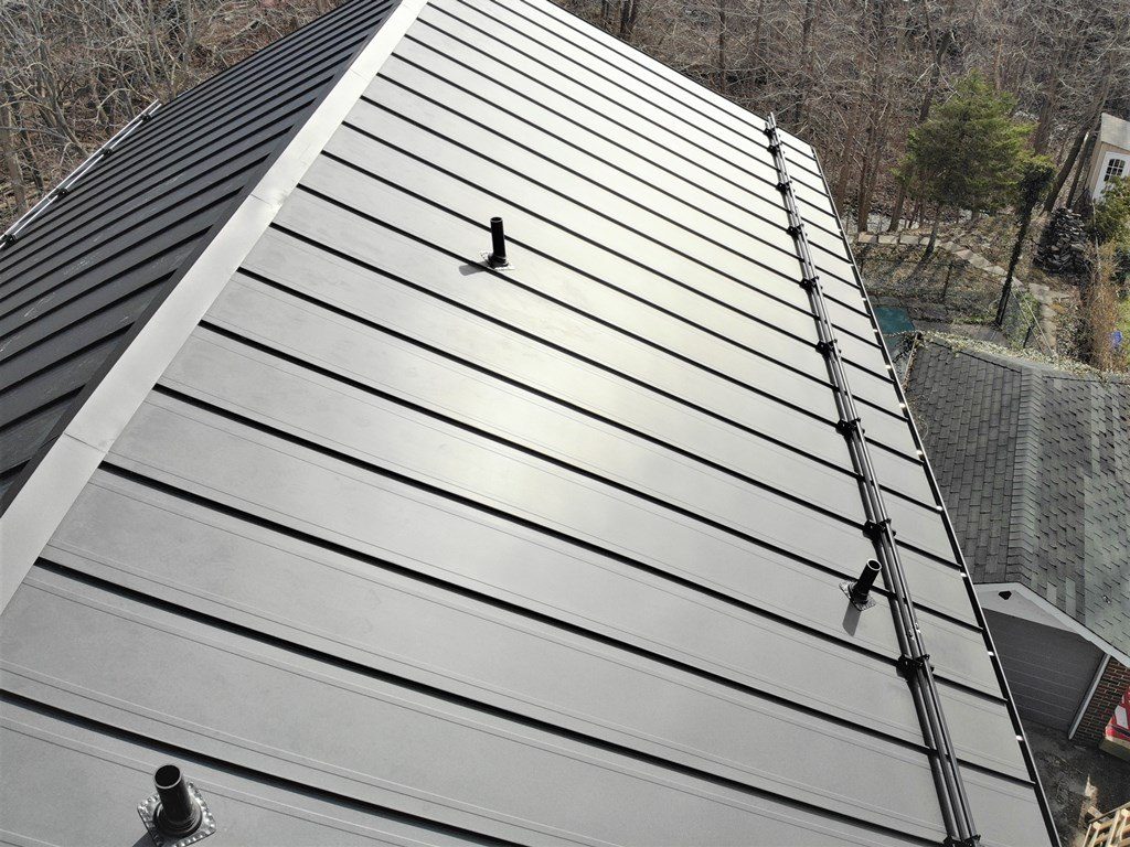 Standing Seam Metal Roof | 138 Old Beach Dr, Owen Sound, ON N4K 5N4, Canada | Phone: (647) 997-7084