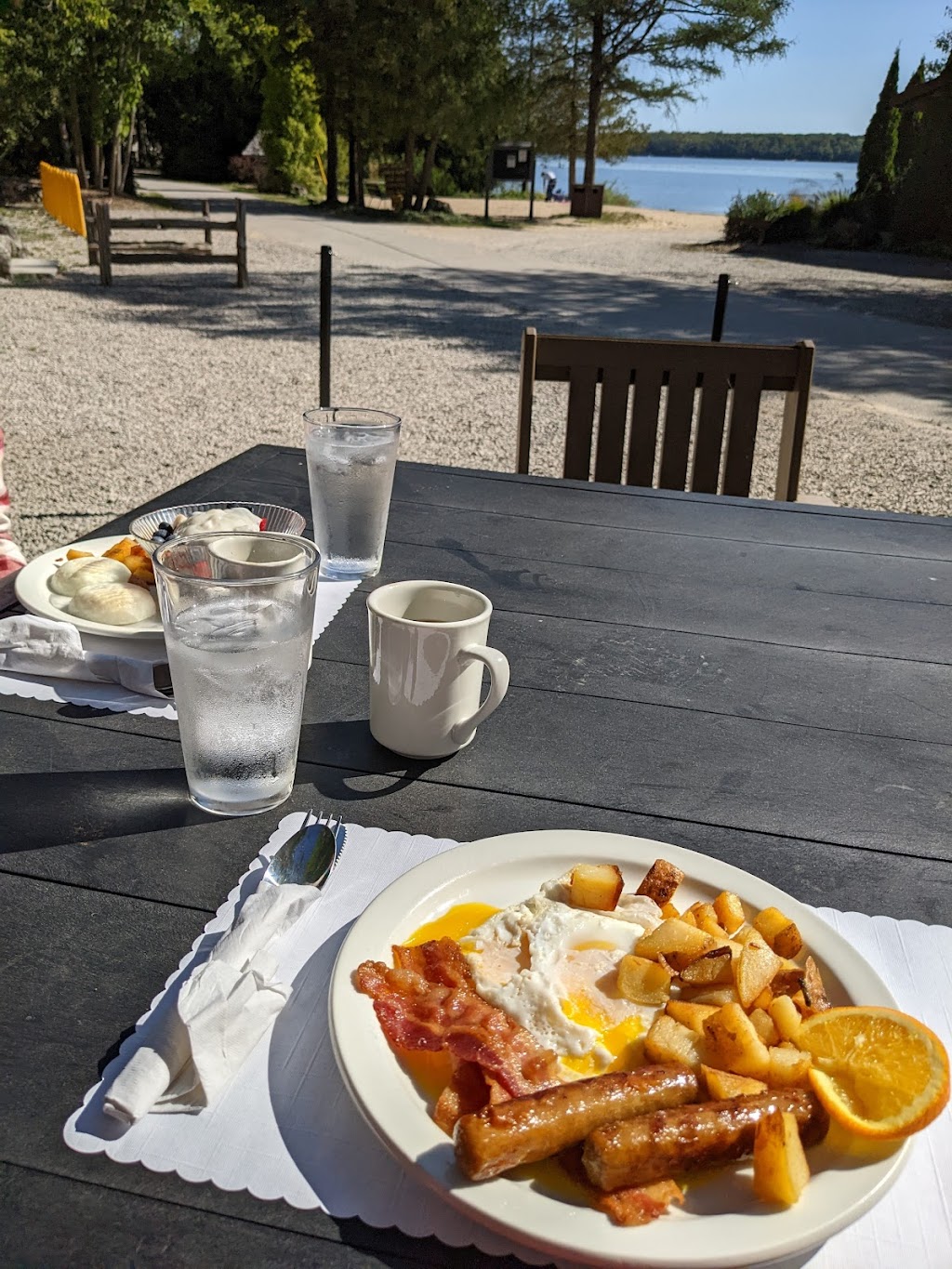 Shoreline Cafe- Breakfast House | 197 Miller Lake Shore Rd #1, Miller Lake, ON N0H 1Z0, Canada | Phone: (800) 265-5557