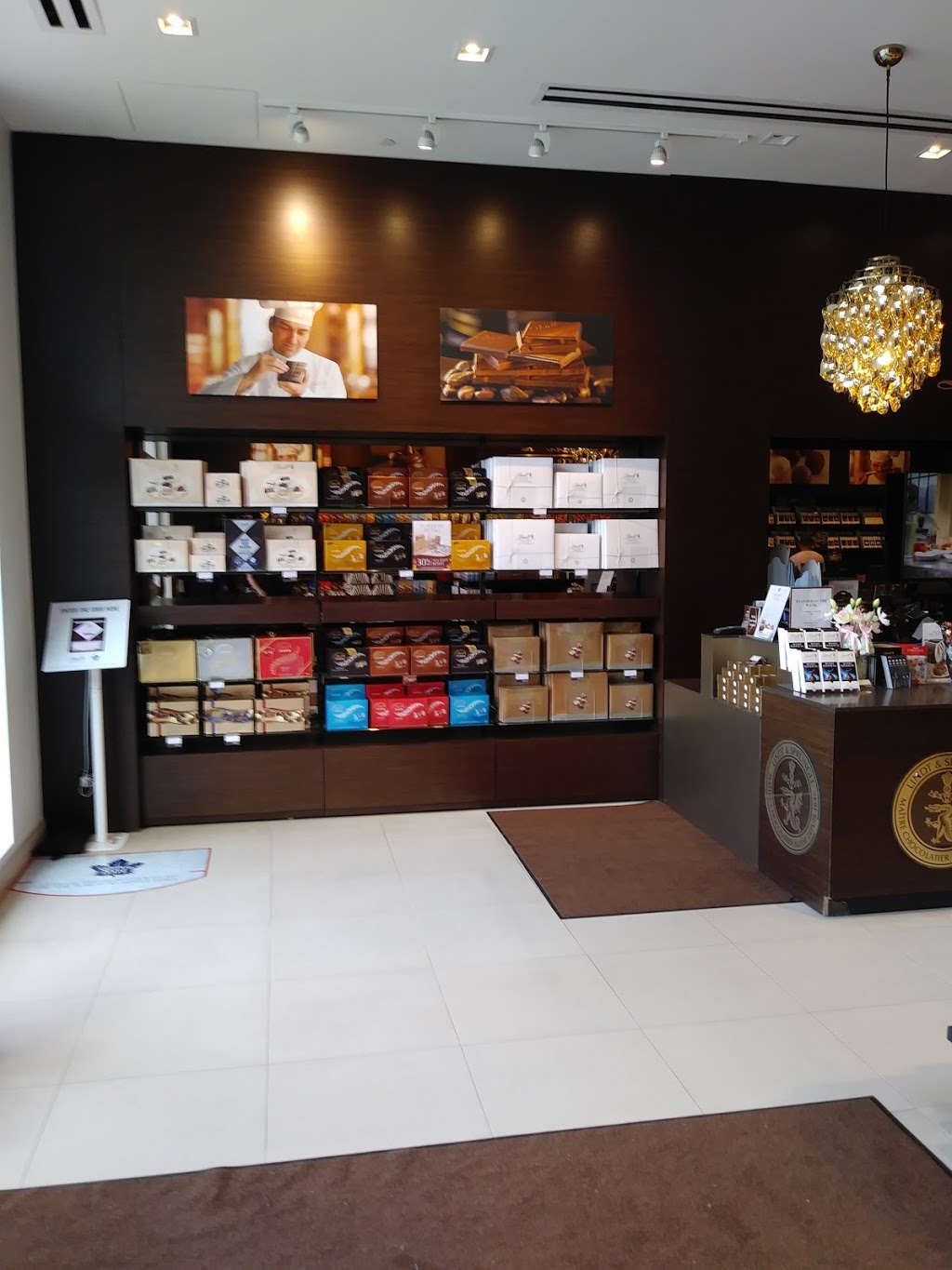 Lindt Chocolate Shop | 300 Taylor Rd Unit 499, Niagara-on-the-Lake, ON L0S 1J0, Canada | Phone: (905) 688-7770