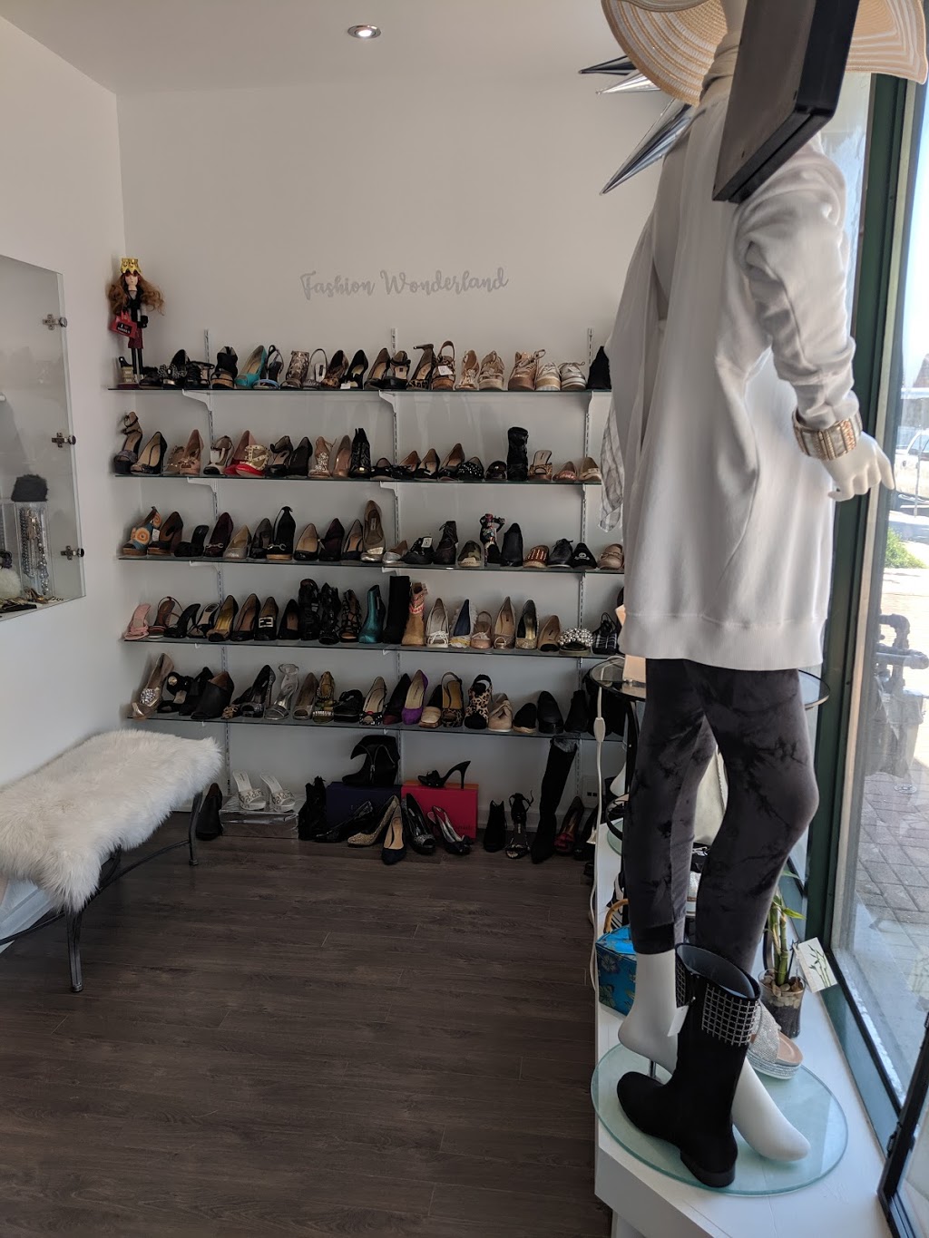 Our Walk iN Closet Inc. | 625 The Queensway, Etobicoke, ON M8Y 1K4, Canada | Phone: (416) 249-9348