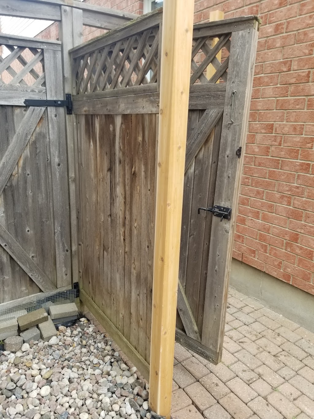 Ottawa Fence Guys | 1957 Jasmine Crescent, Gloucester, ON K1J 7Z4, Canada | Phone: (613) 600-4434