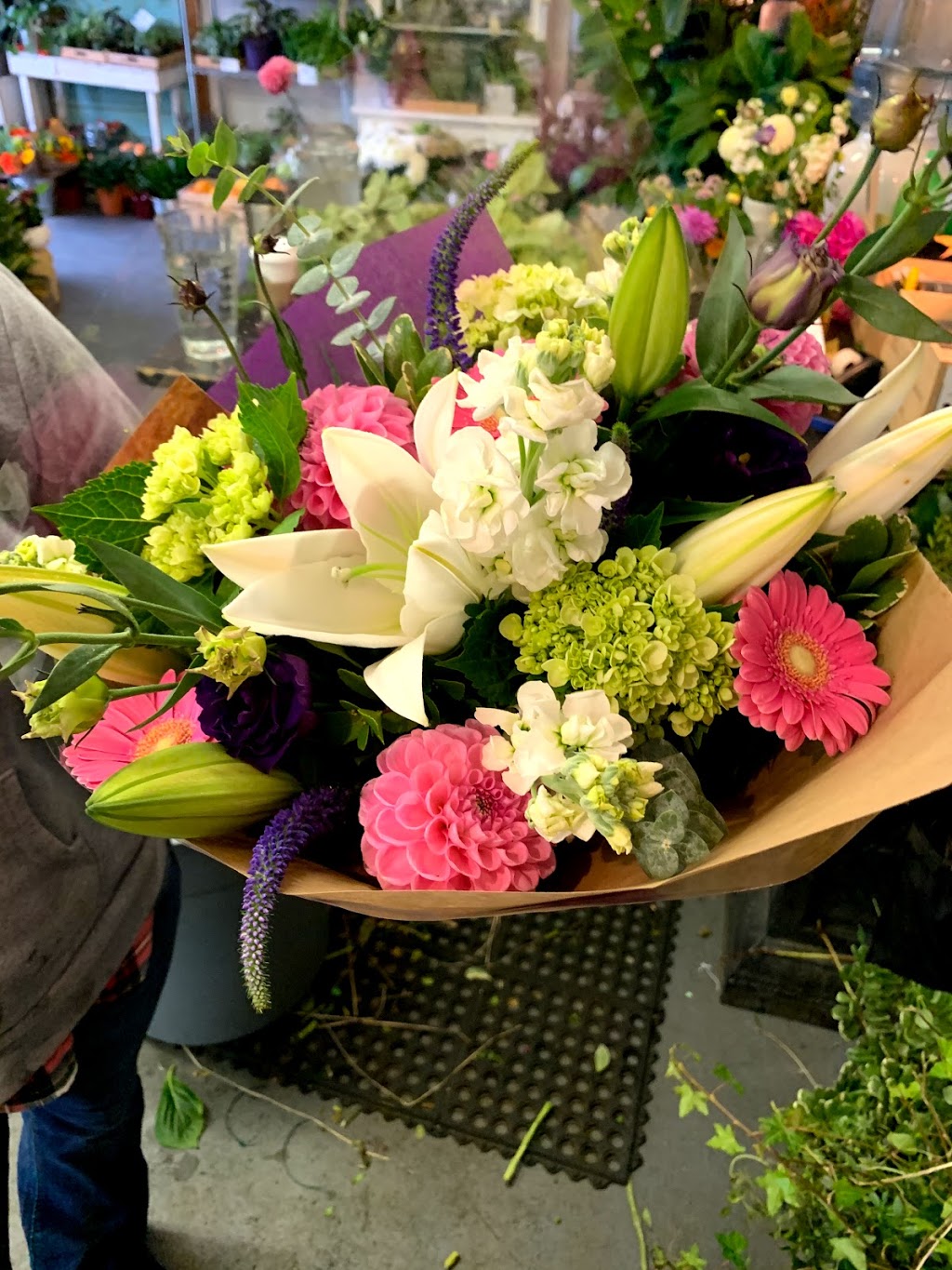 RainFlorist | 272 Mollys Ln, Gibsons, BC V0N 1V8, Canada | Phone: (604) 786-5793