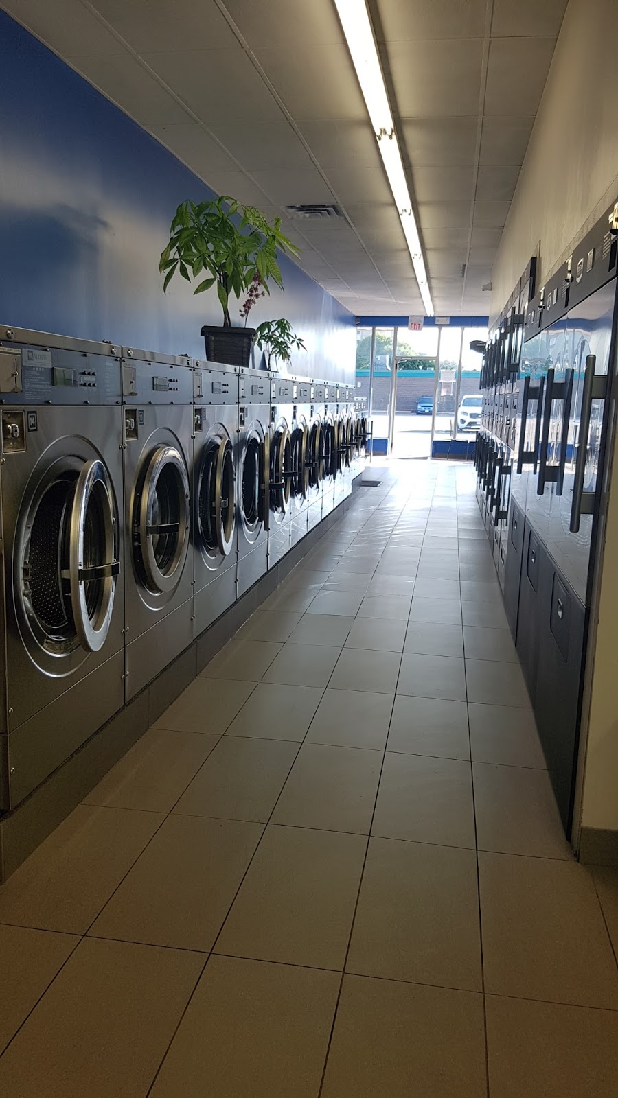 Crystal Water Coin Laundry | 2425 Truscott Dr #13c, Mississauga, ON L5J 2B4, Canada | Phone: (416) 258-7228