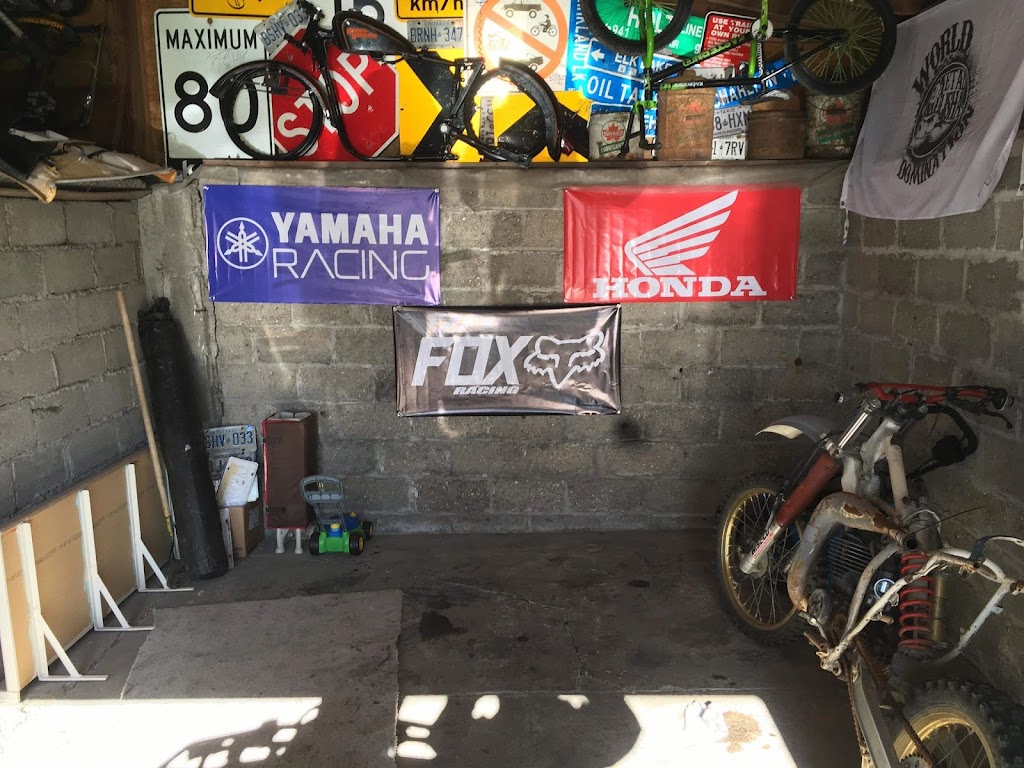 Garage Banners | 1017 Cumming Blvd, Milton, ON L9T 6S7, Canada | Phone: (416) 347-0806