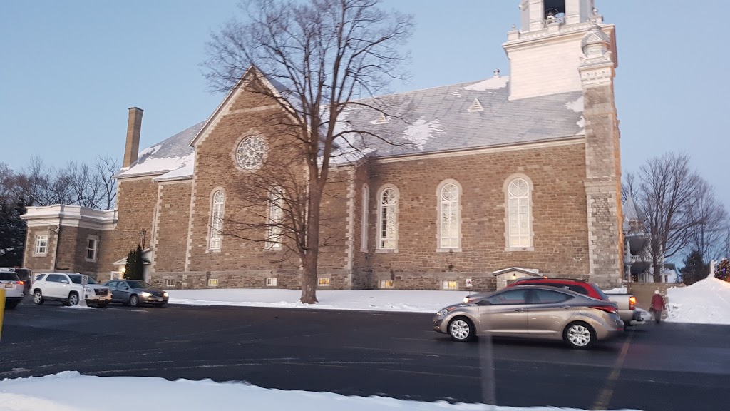 Paroisse Très Sainte Trinité | 2178 Laurier St, Rockland, ON K4K 1K2, Canada | Phone: (613) 446-5933