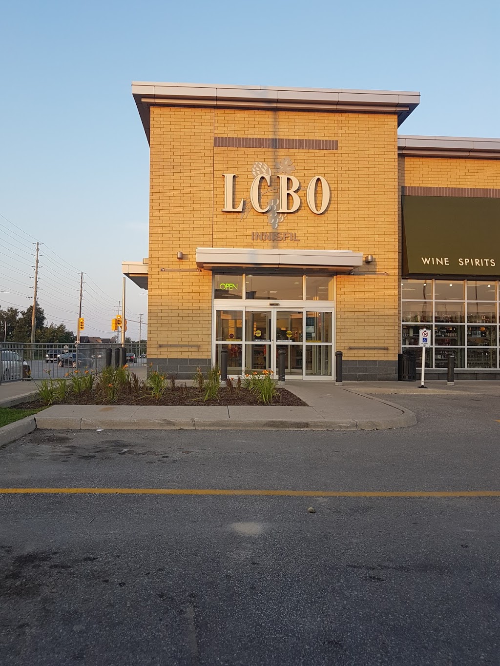 LCBO | 1465 Innisfil Beach Rd Unit #7, Innisfil, ON L9S 4B2, Canada | Phone: (705) 436-7182