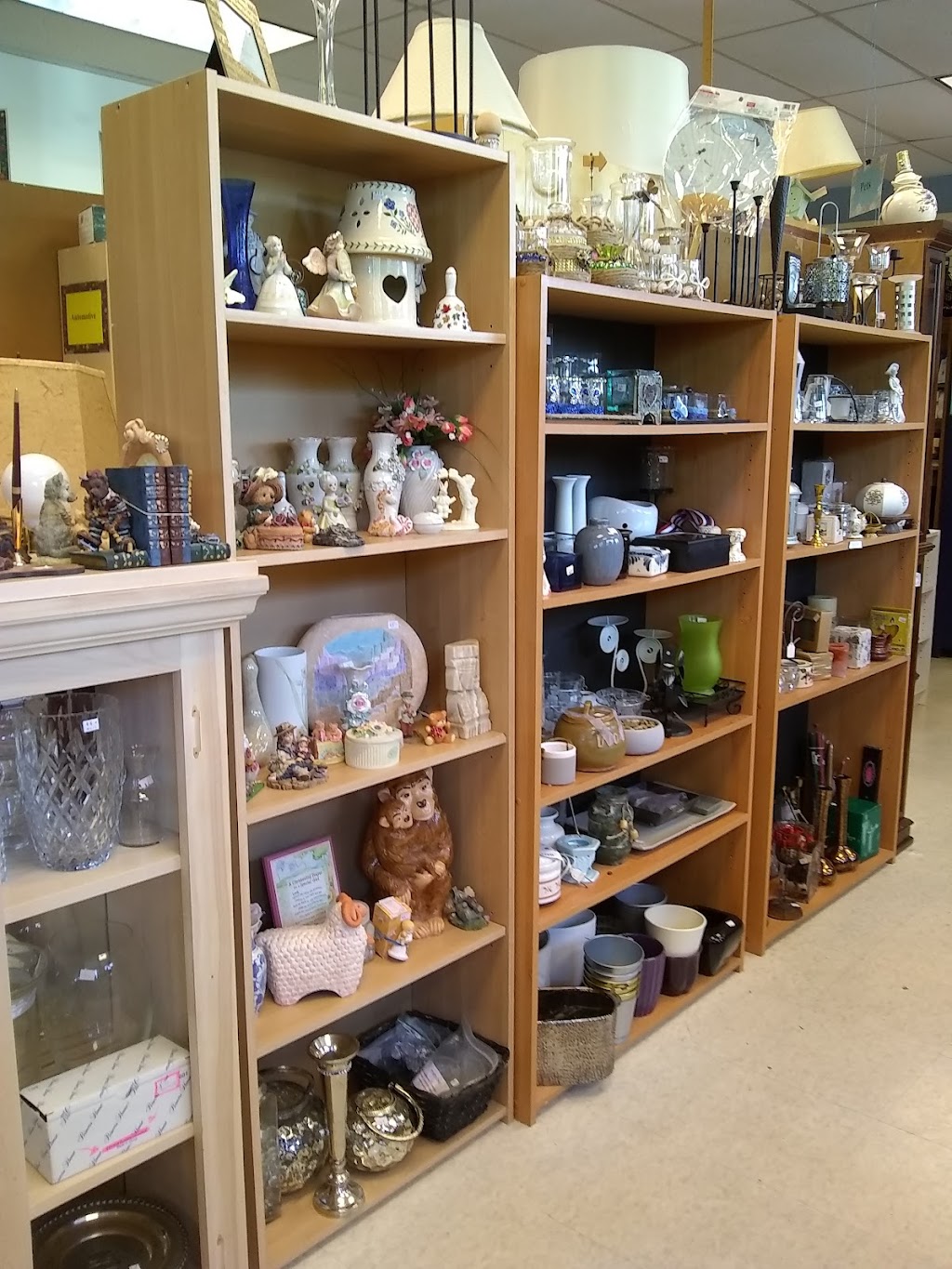 Crossroads Hospice Thrift Store | 2780 Barnet Hwy, Coquitlam, BC V3B 1B9, Canada | Phone: (604) 949-0459