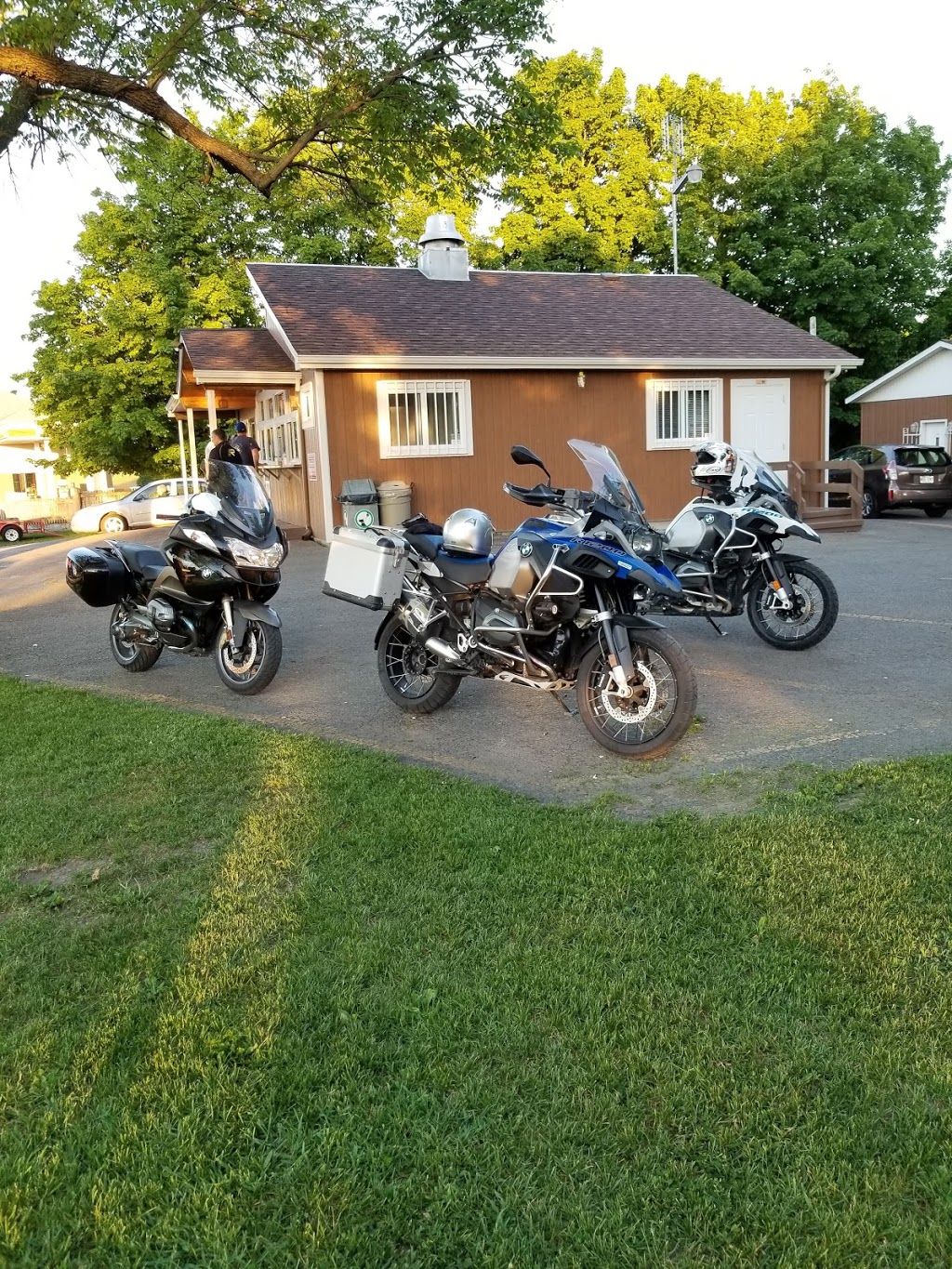 Snack Bar Au Vieux Frene | 14630 Route Arthur Sauvé, Mirabel, QC J7N 2C1, Canada | Phone: (450) 258-2851