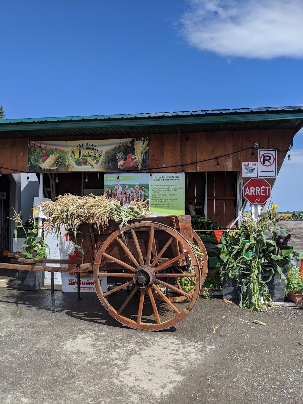 Jardins Vinet | 668 Rue Saint-Paul, Saint-Rémi, QC J0L 2L0, Canada | Phone: (450) 454-7738