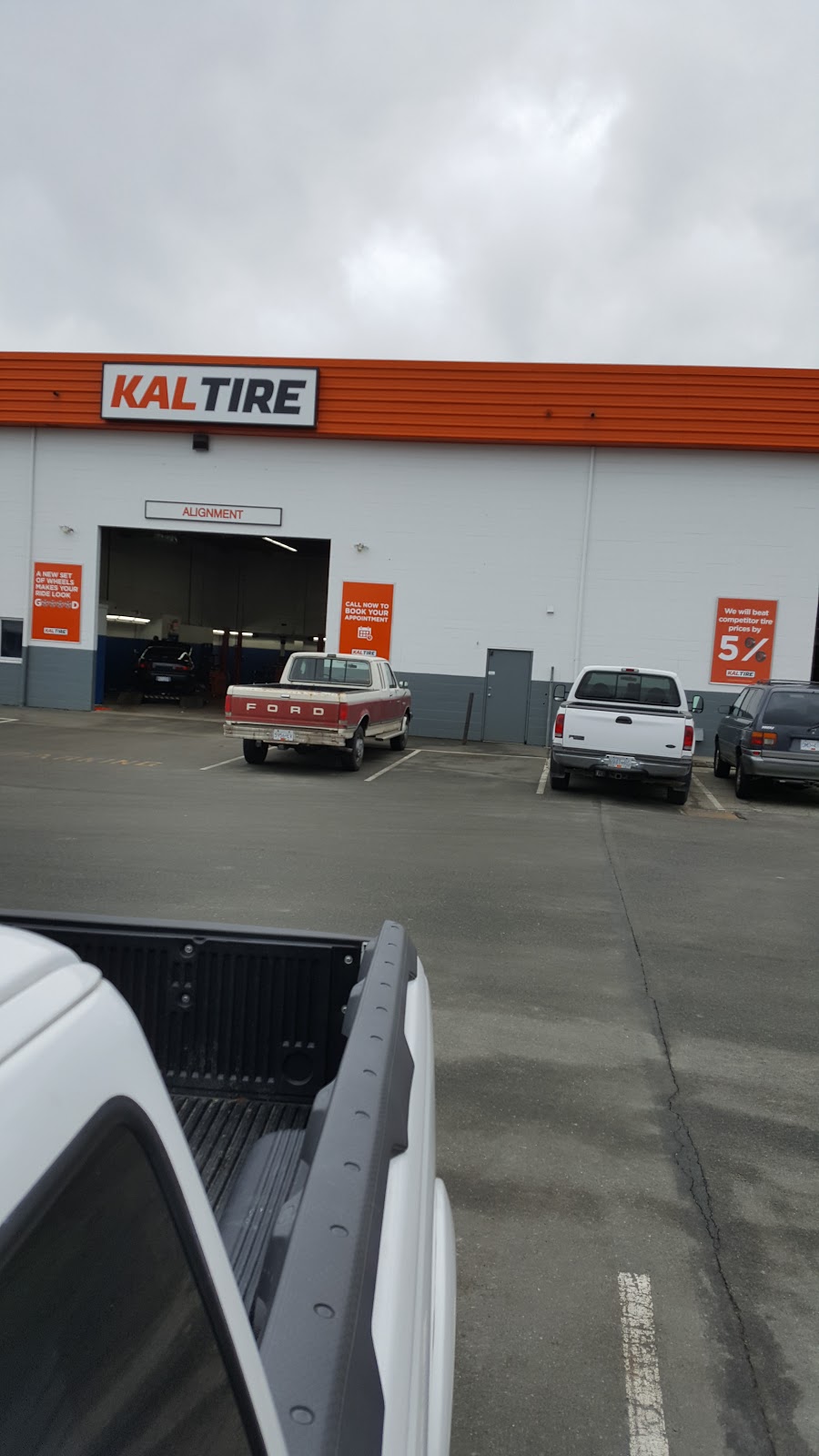 Kal Tire | 2107 Keating Cross Rd, Saanichton, BC V8M 2A5, Canada | Phone: (250) 652-6641