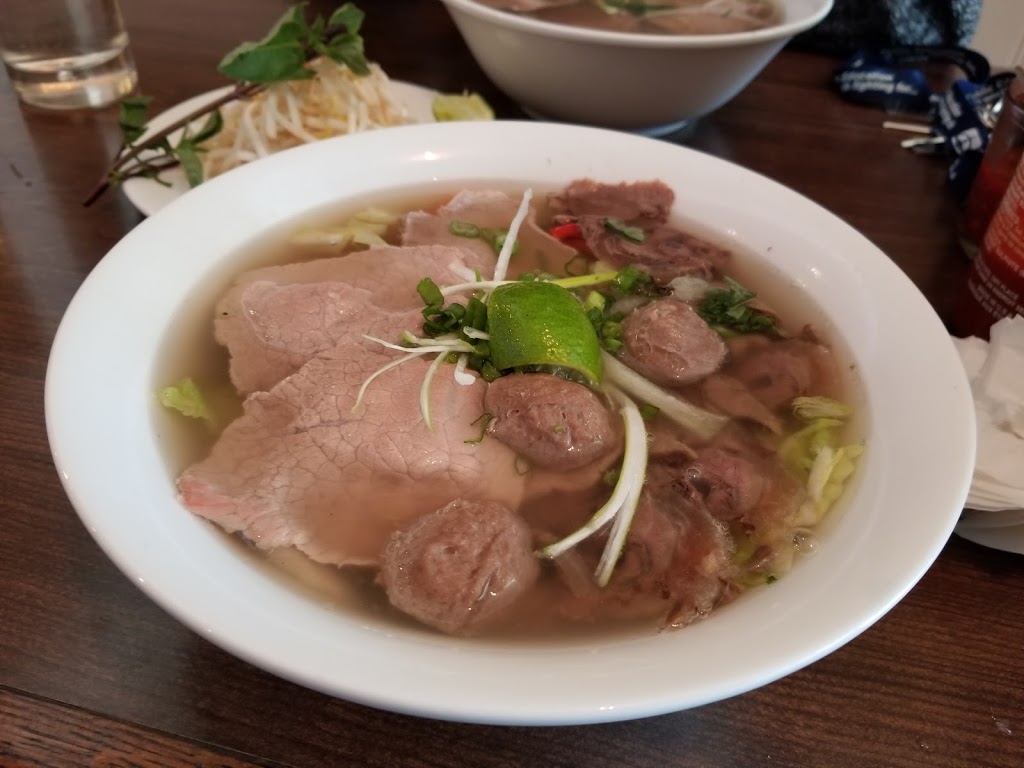 Pho VP | 351 Jane St, Toronto, ON M6S 3Z3, Canada | Phone: (416) 792-4542