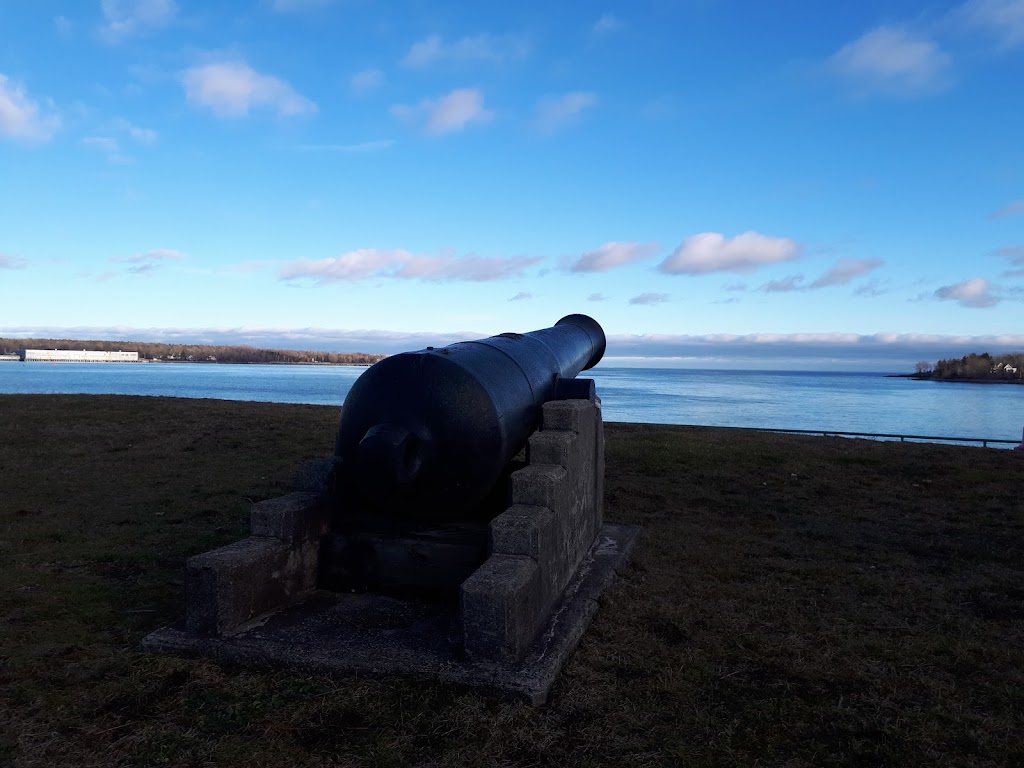 Fort Point Lighthouse Park | 5-21 Fort Point Rd, Hunts Point, NS B0T 1G0, Canada | Phone: (902) 354-3456