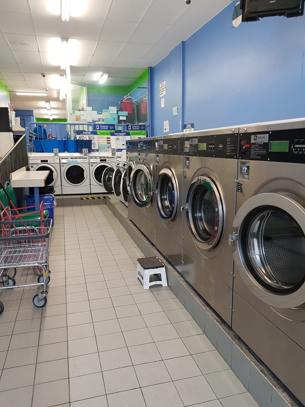 Bloordale Laundromat | 1268 Bloor St W, Toronto, ON M6H 1N8, Canada | Phone: (647) 456-8965