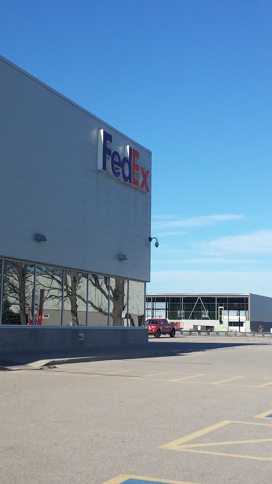 FedEx Ship Centre | 50 Barnes Rd, Cambridge, ON N3H 4R7, Canada | Phone: (800) 463-3339