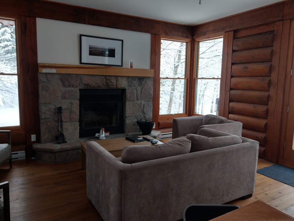 Chalet Refuge F119 | 57 Chemin de la Pointe-aux-Pères, Lac-Supérieur, QC J0T 1J0, Canada | Phone: (855) 717-1566