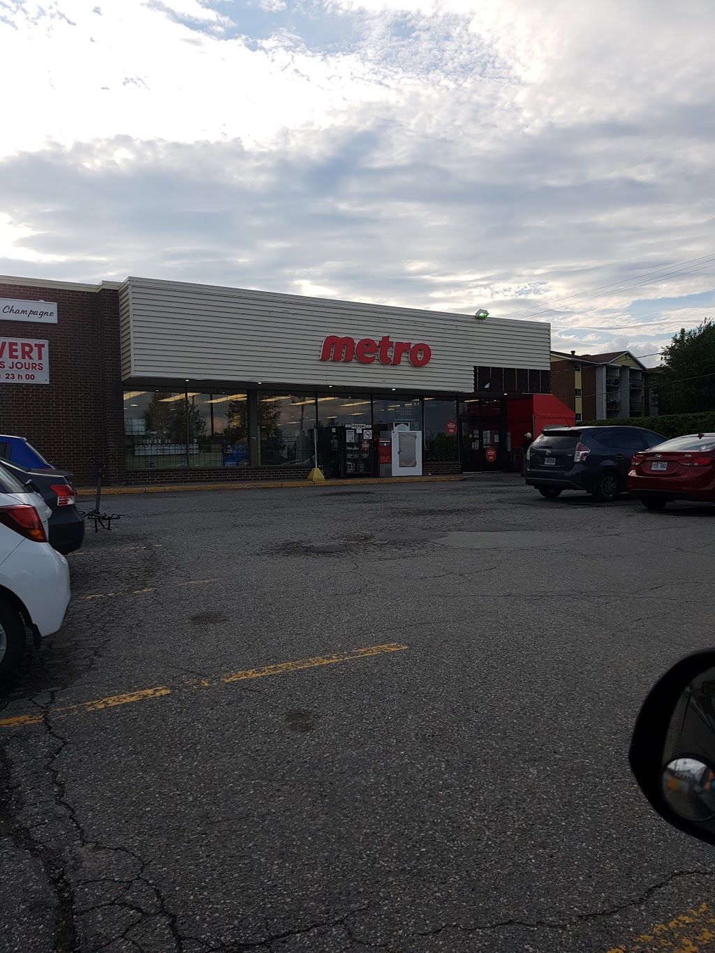 Metro Belvedere | 1905 Rue Belvédère S, Sherbrooke, QC J1H 5S1, Canada | Phone: (819) 566-5596