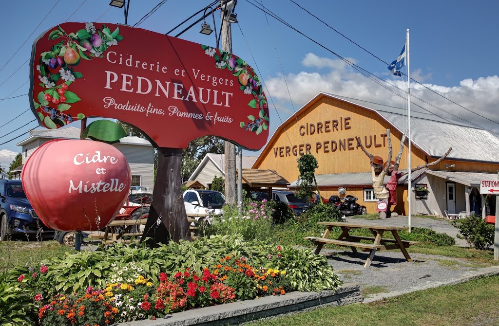 Cidrerie Vergers Pedneault | Isle-aux-Coudres | 3384 Chemin des Coudriers, Saint-Bernard-sur-Mer, QC G0A 3J0, Canada | Phone: (418) 438-2365