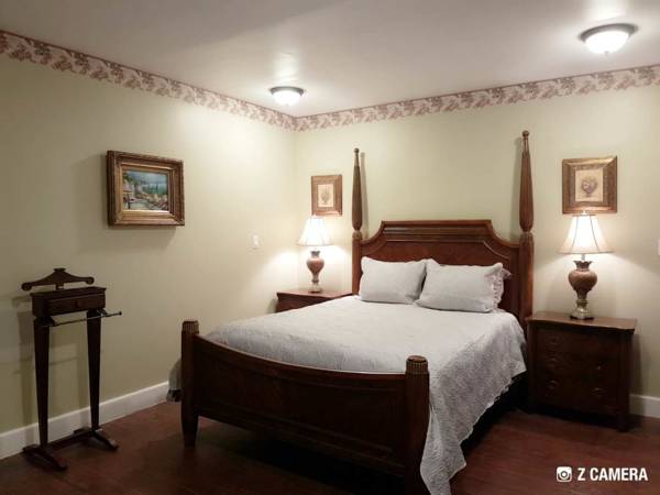 Barker House Bed and Breakfast | 46 Johnson St, Niagara-on-the-Lake, ON L0S 1J0, Canada | Phone: (437) 983-1165