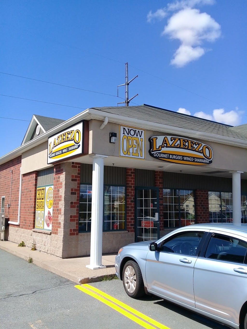 Lazeezo Gourmet Burgers & Poutine | 480 Parkland Dr, Halifax, NS B3S 1P9, Canada | Phone: (902) 445-4031