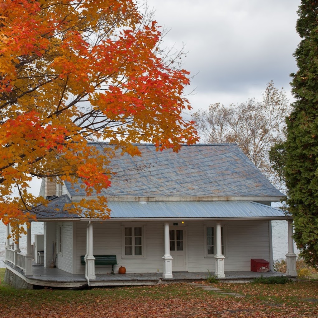 Villa Du Phare | 16 Chemin de la Vieille Église, Lotbinière, QC G0S 1S0, Canada | Phone: (418) 922-6222