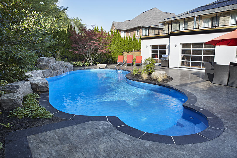 Pioneer Family Pools & Spas | 1020 South Service Rd E, Oakville, ON L6J 2X7, Canada | Phone: (905) 844-7490