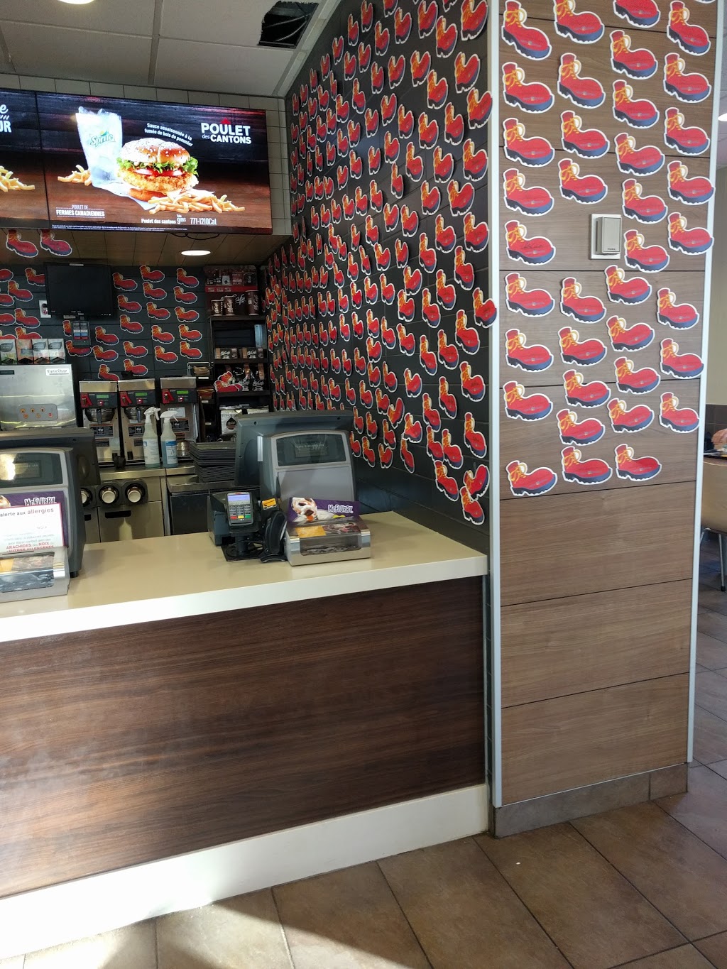 McDonalds | 825 Boul, Route Jean-Gauvin, Sainte-Foy, QC G1X 4M6, Canada | Phone: (418) 872-6805