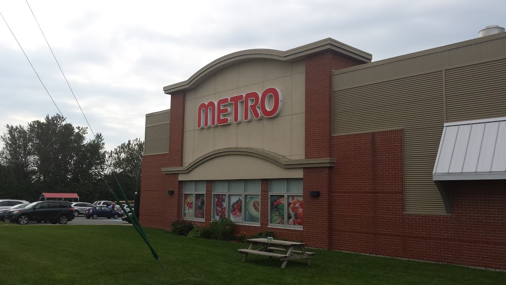 Metro St-Marc-des-Carrières | 755 Boulevard Bona Dussault, Saint-Marc-des-Carrières, QC G0A 4B0, Canada | Phone: (418) 268-3212